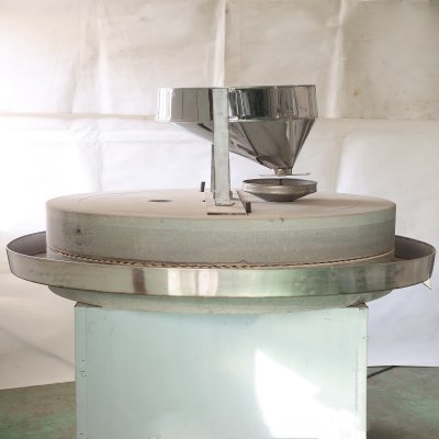 Machine à broyer la pierre