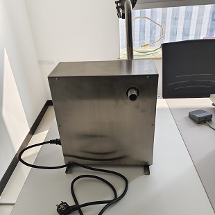 Machine de pesage et de remplissage semi-automatique